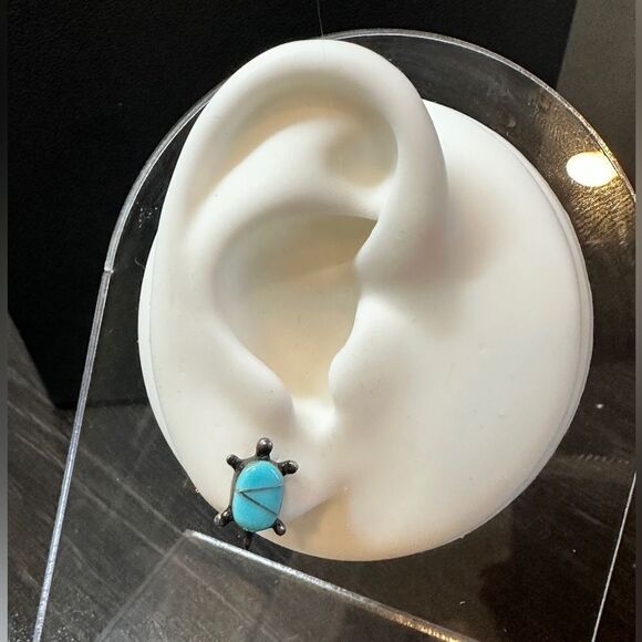 Sleeping beauty turquoise and sterling silver turtle earring studs! - Picture 4 of 10